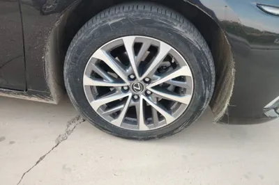 Lexus ES 2023, 54300 км, за 30658 USD - фото 9