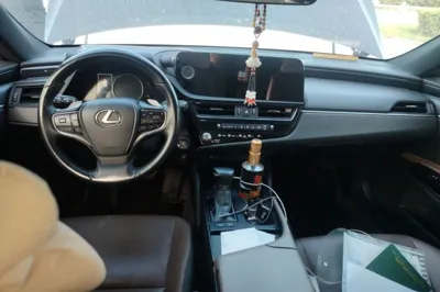 Lexus ES 2023, 54300 км, за 30658 USD - фото 10