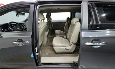 Kia Canival 2017, 126120 км, за 6562 USD - фото 11