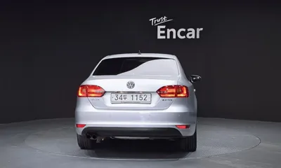Volkswagen Jetta 2011, 106638 км, за 2636.27 USD