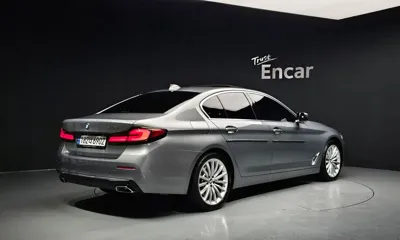BMW 5-Series 2023, 27612 км, за 27483.42 USD