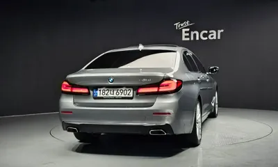 BMW 5-Series 2023, 27612 км, за 27483.42 USD