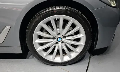 BMW 5-Series 2023, 27612 км, за 27483.42 USD