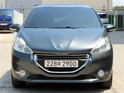 Peugeot 208 · 2015 год