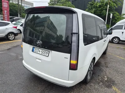 Hyundai Staria 2023, 74000 км, за 22121.57 USD
