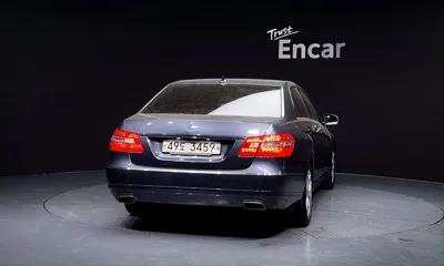 Mercedes-Benz E-Class 2013, 75564 км, за 5351.83 USD