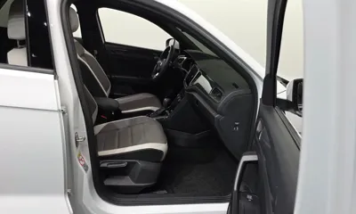Volkswagen T-Roc 2021, 23389 км, за 16604.8 USD - фото 11