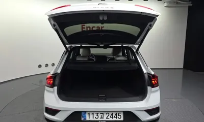 Volkswagen T-Roc 2021, 23389 км, за 16604.8 USD - фото 20
