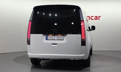 Hyundai Staria 2025, 9317 км, за 32438.39 USD