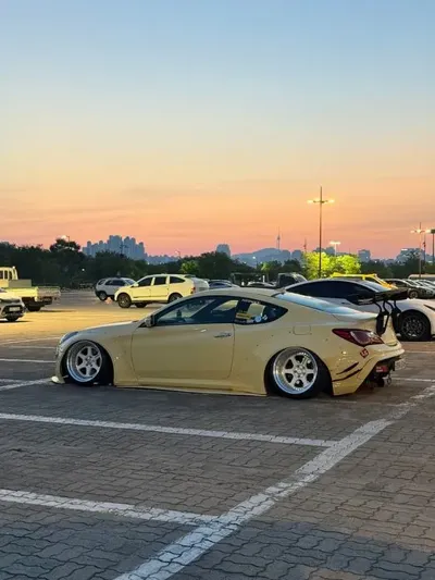 Hyundai Genesis 2012, 181000 км, за 14301.5 USD