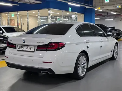 BMW 5-Series 2021, 66912 км, за 23303.14 USD