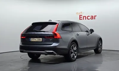 Volvo V90 2018, 116812 км, за 15754.23 USD
