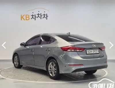Hyundai Avante 2016, 238428 км, за 3106.82 USD