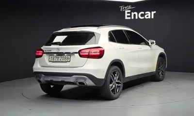 Mercedes-Benz GLA-Class 2019, 140303 км, за 8920.84 USD
