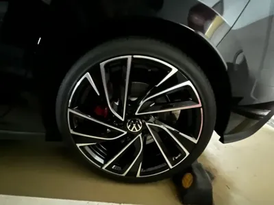Volkswagen Golf 2024, 23000 км, за 25119 USD