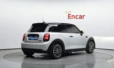 MINI Cooper 2022, 70900 км, за 15600.22 USD