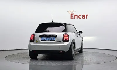 MINI Cooper 2022, 70900 км, за 15600.22 USD