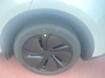 Tesla Model Y 2026, 2160 км, за 29513.09 USD