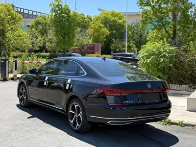 Volkswagen Passat 2024, 24000 км, за 15126.25 USD