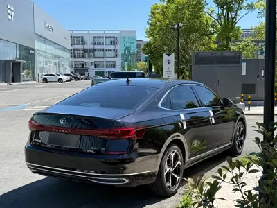 Volkswagen Passat 2024, 24000 км, за 15126.25 USD