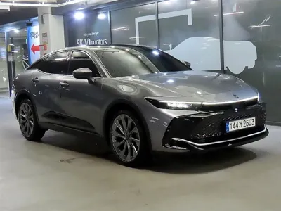 Toyota Crown · 2023 год