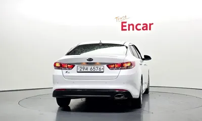 Kia K5 2017, 170907 км, за 5135.54 USD