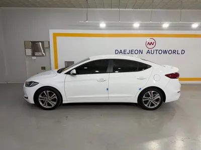 Hyundai Avante 2018, 83571 км, за 7215.76 USD