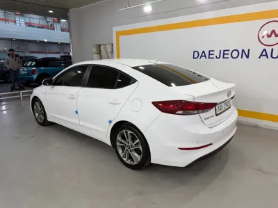 Hyundai Avante 2018, 83571 км, за 7215.76 USD