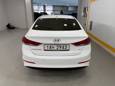 Hyundai Avante 2018, 83571 км, за 7215.76 USD