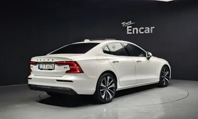 Volvo S60 2024, 5573 км, за 29998.69 USD