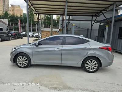 Hyundai Avante 2014, 109000 км, за 3838.15 USD