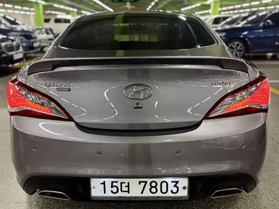 Hyundai Genesis 2009, 132247 км, за 3893.91 USD