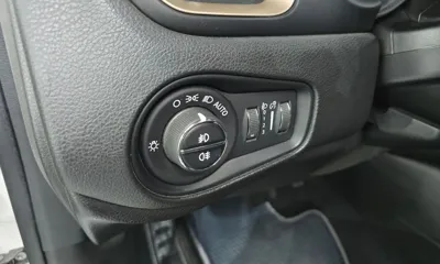 Jeep Renegade 2016, 107057 км, за 5288.21 USD - фото 18