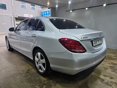 Mercedes-Benz C-Class 2017, 79922 км, за 8336.62 USD - фото 6