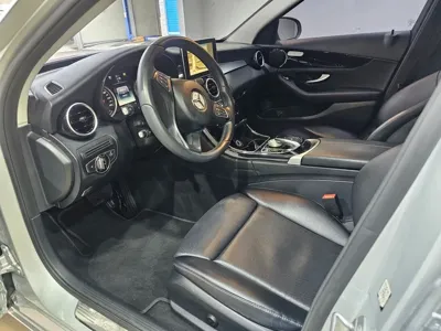 Mercedes-Benz C-Class 2017, 79922 км, за 8336.62 USD - фото 9