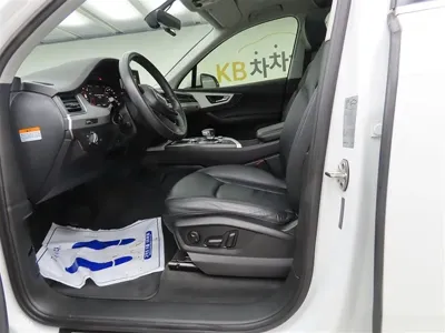 Audi Q7 2019, 77099 км, за 19820.57 USD