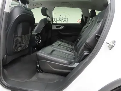 Audi Q7 2019, 77099 км, за 19820.57 USD - фото 6
