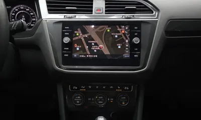 Volkswagen Tiguan 2018, 67744 км, за 18851.97 USD - фото 15