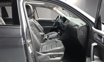 Volkswagen Tiguan 2018, 67744 км, за 18851.97 USD - фото 26
