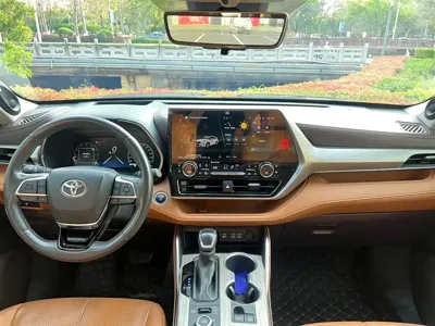 Toyota Highlander 2024, 32000 км, за 31900.5 USD