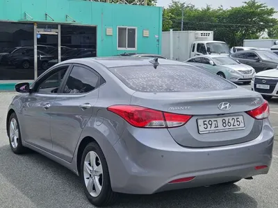 Hyundai Avante 2012, 97411 км, за 2595.63 USD