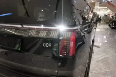 Zeekr 009 2022, 44600 км, за 44682 USD
