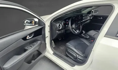 Kia K3 2023, 32514 км, за 18175.91 USD - фото 11