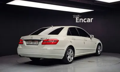 Mercedes-Benz E-Class 2010, 79052 км, за 4532.32 USD