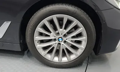 BMW 5-Series 2021, 42056 км, за 21662.07 USD