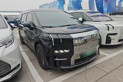 Zeekr 009 2022, 62600 км, за 44368 USD