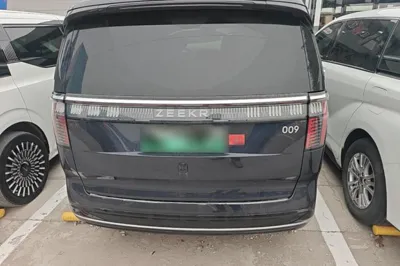 Zeekr 009 2022, 62600 км, за 44368 USD