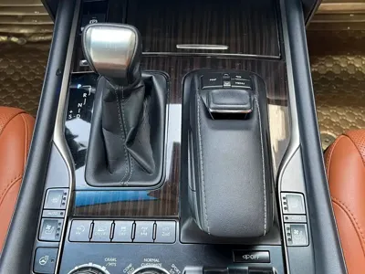 Lexus LX 2020, 120000 км, за 180691.02 USD - фото 11