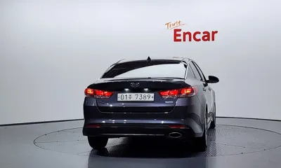 Kia K5 2018, 97396 км, за 5219.69 USD