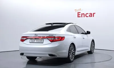 Hyundai Grandeur 2013, 150834 км, за 3564.93 USD